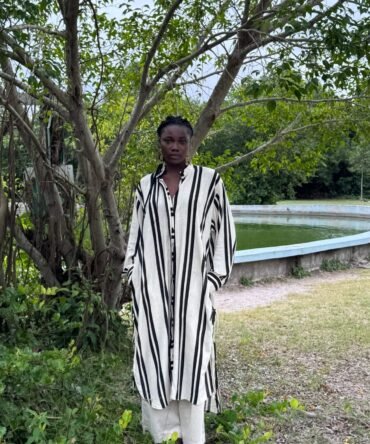 Unó  striped linen gown.(long sleeve)